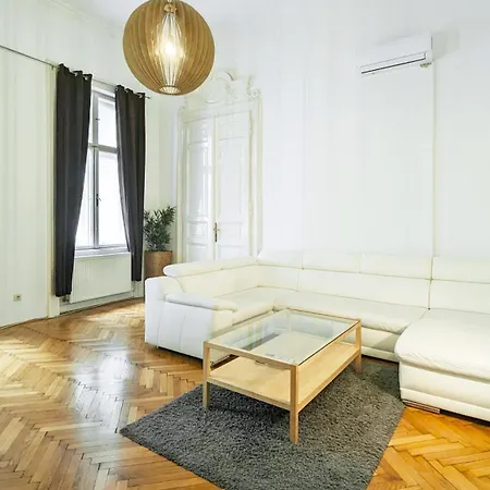 Heart Of The City, Entire Very Big Appartement