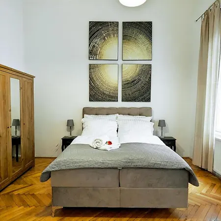 Heart Of The City, Entire Very Big Apartment Budapest
