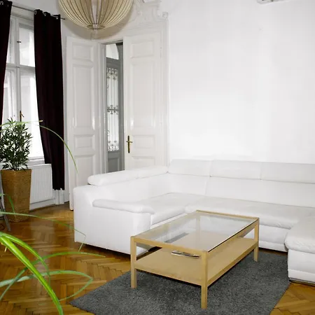Apartment Heart Of The City, Entire Very Big Budapest