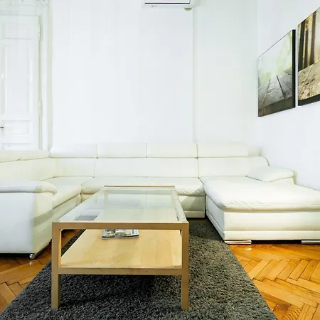 Apartment Heart Of The City, Entire Very Big *