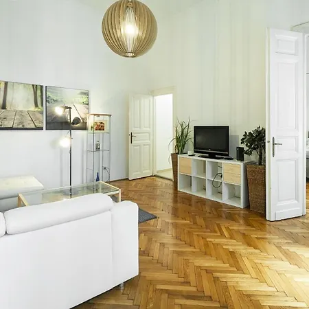 Apartment Heart Of The City, Entire Very Big Budapest