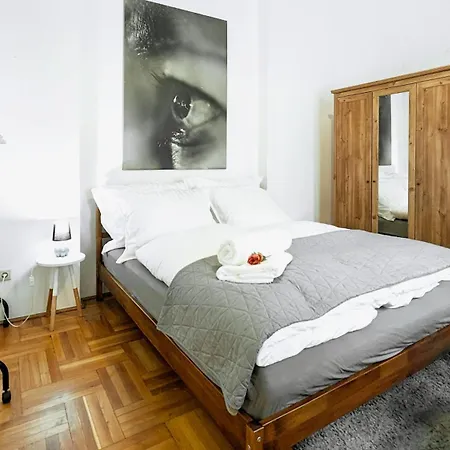 Heart Of The City, Entire Very Big Apartment